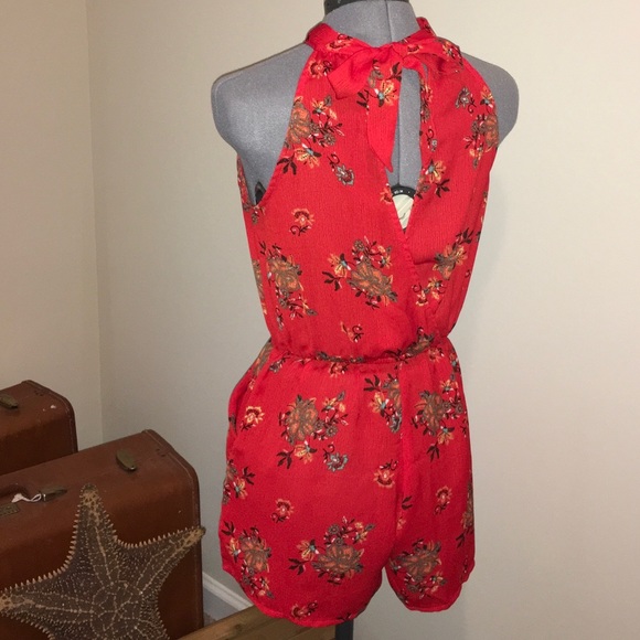 Red floral romper. - Picture 5 of 7